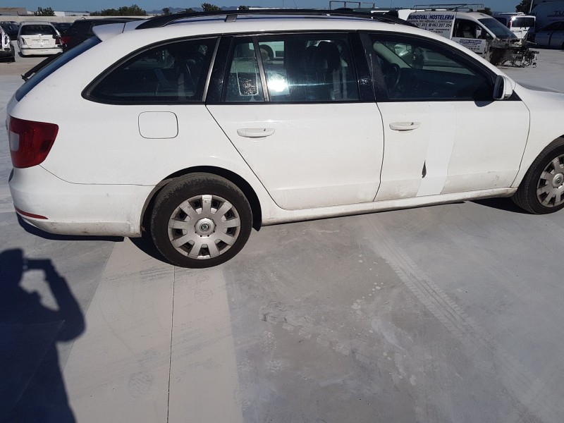 skoda superb combi (3t5) del año 2009