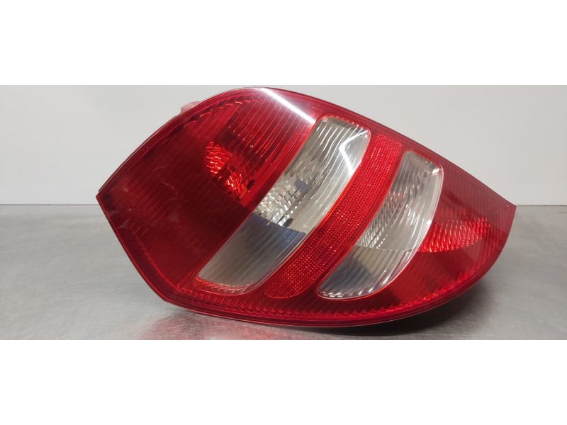 Recambio de piloto trasero izquierdo para mercedes clase a (w169) a 200 cdi a-edition referencia OEM IAM 1698200364  