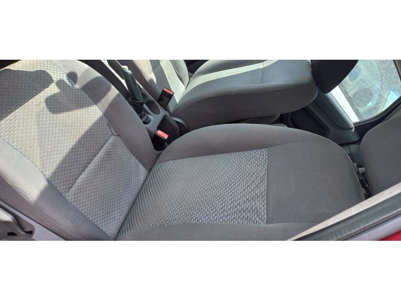 ford focus berlina (cap) del año 2005