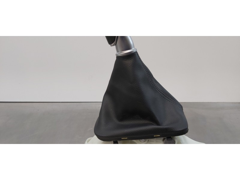 Recambio de palanca cambio para hyundai tucson klass 2wd referencia OEM IAM 43700D7280TRY  