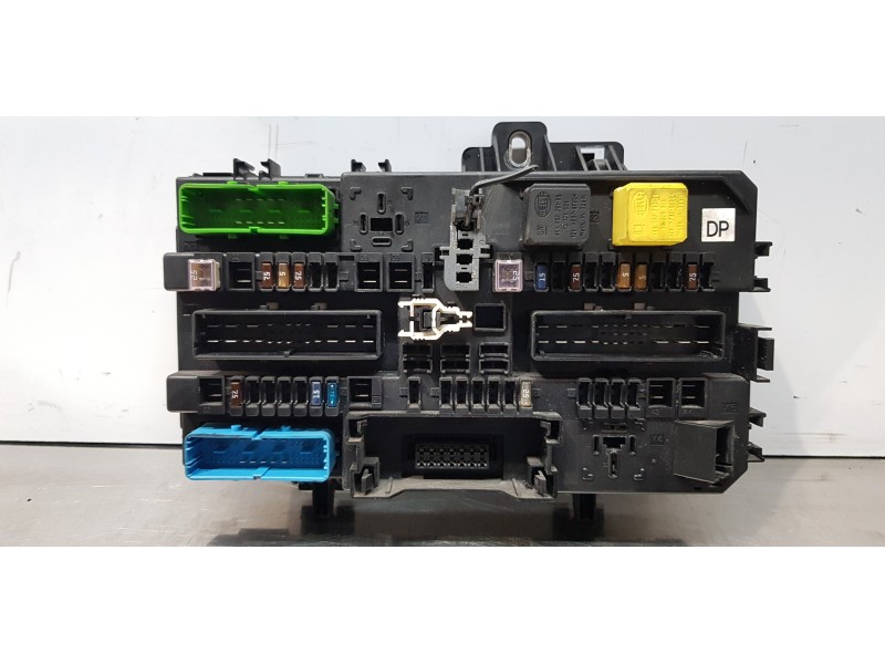 Recambio de caja reles / fusibles para opel astra h berlina enjoy referencia OEM IAM 13181278  