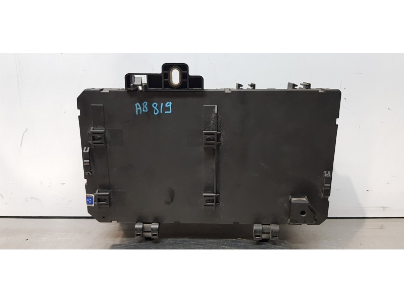 Recambio de caja reles / fusibles para opel astra h berlina enjoy referencia OEM IAM 13181278  
