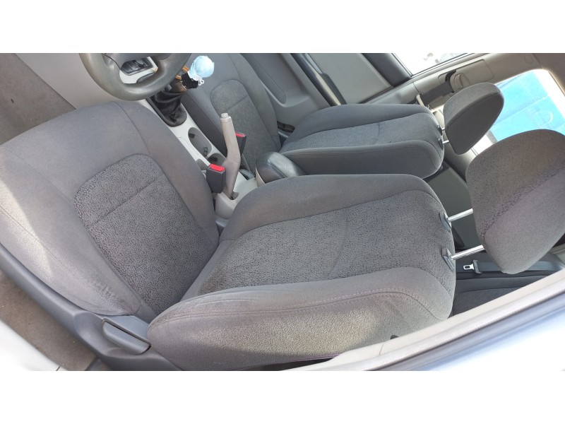 kia cerato del año 2005