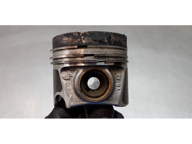 Recambio de piston para volkswagen tiguan edition bmt referencia OEM IAM 04L107065AM001 04L105401A 