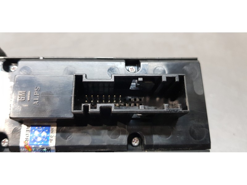 Recambio de mando elevalunas delantero izquierdo para opel astra h berlina enjoy referencia OEM IAM 13228706  