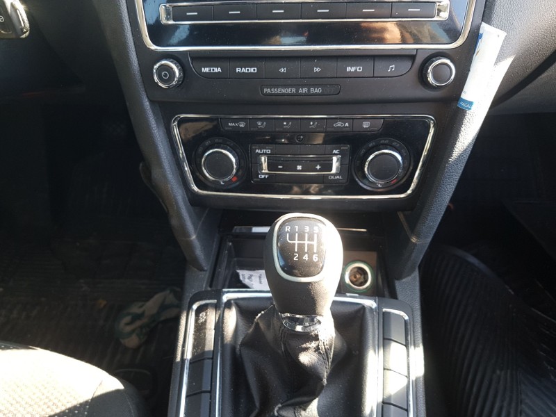 skoda superb combi (3t5) del año 2009