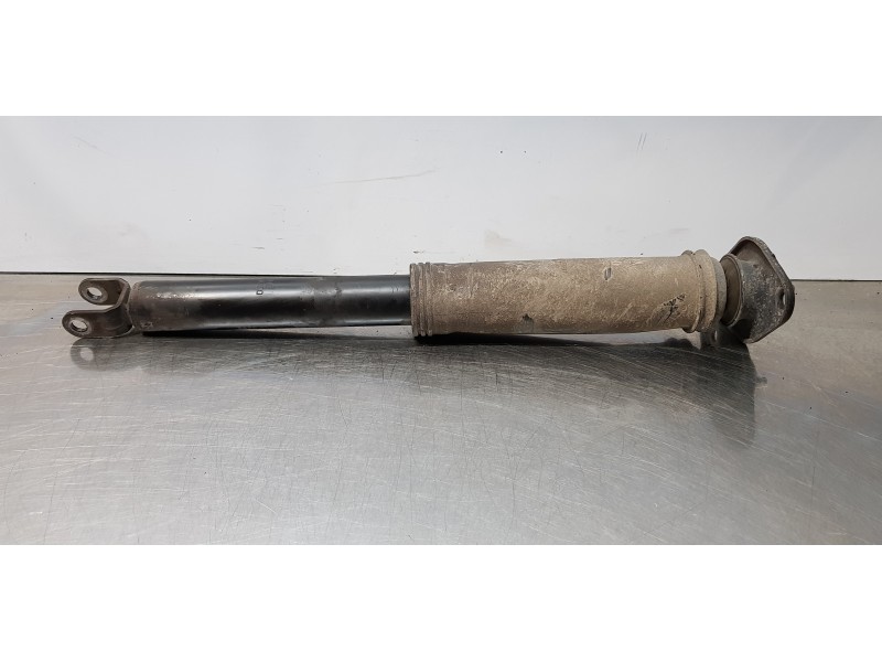 Recambio de amortiguador trasero derecho para ssangyong korando crystal 4x2 referencia OEM IAM 4531034000  