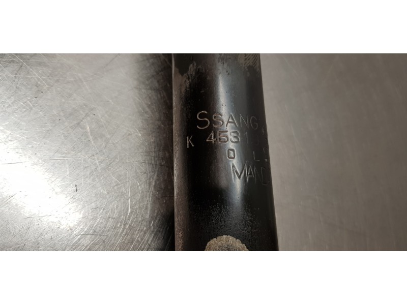 Recambio de amortiguador trasero derecho para ssangyong korando crystal 4x2 referencia OEM IAM 4531034000  