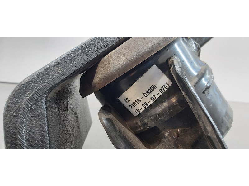 Recambio de soporte motor derecho para hyundai tucson klass 2wd referencia OEM IAM 21810D3200  