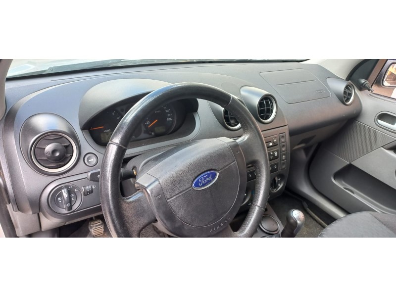 ford fiesta (cbk) del año 2002