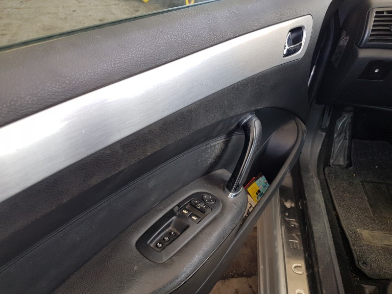 peugeot 407 coupe del año 2017