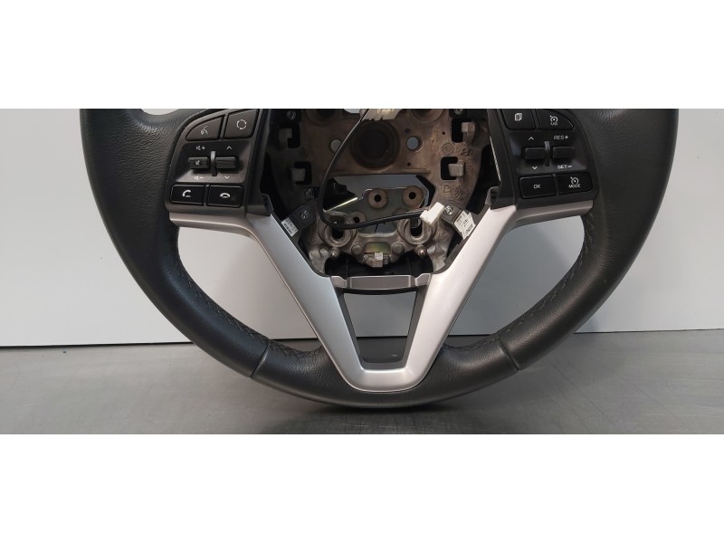 Recambio de volante para hyundai tucson klass 2wd referencia OEM IAM 56100D7AP0TRY  