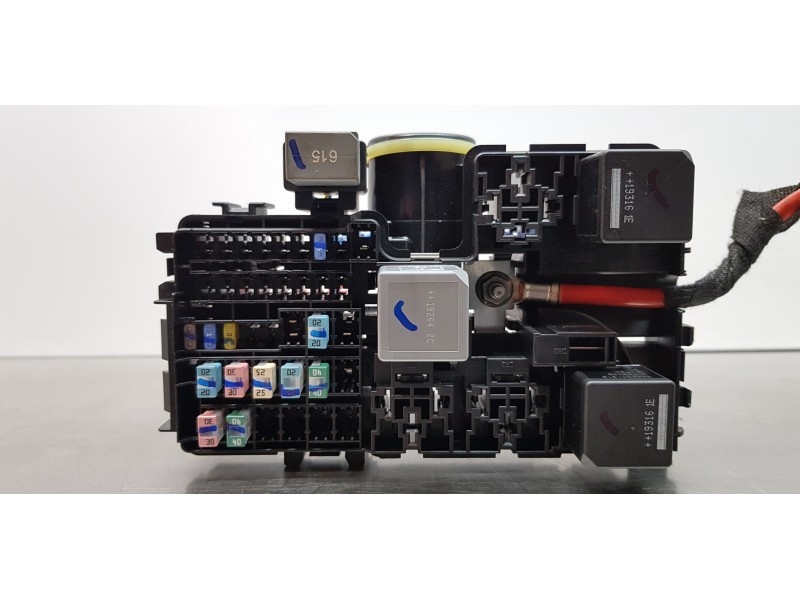 Recambio de caja reles / fusibles para volvo xc60 inscription awd referencia OEM IAM 31384034  