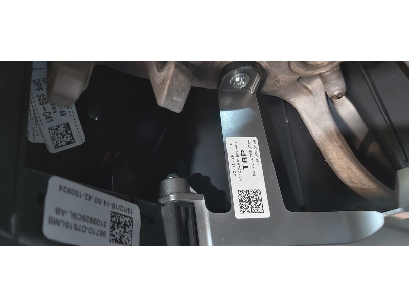 Recambio de volante para hyundai tucson klass 2wd referencia OEM IAM 56100D7AP0TRY  