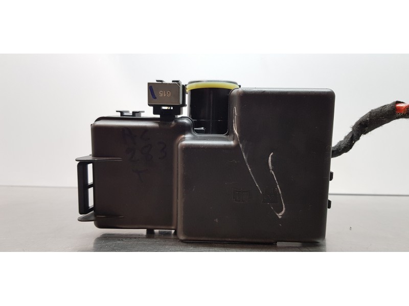 Recambio de caja reles / fusibles para volvo xc60 inscription awd referencia OEM IAM 31384034  