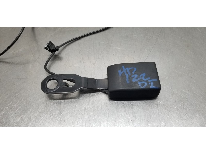 Recambio de enganche del cinturon delantero izq para peugeot partner kombi access referencia OEM IAM 96773238XX 9677323877  Recambio de enganche del cinturon delantero izq para peugeot partner kombi access referencia OEM IAM 96773238XX 9677323877