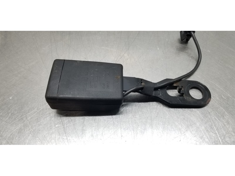 Recambio de enganche del cinturon delantero izq para peugeot partner kombi access referencia OEM IAM 96773238XX 9677323877  Recambio de enganche del cinturon delantero izq para peugeot partner kombi access referencia OEM IAM 96773238XX 9677323877