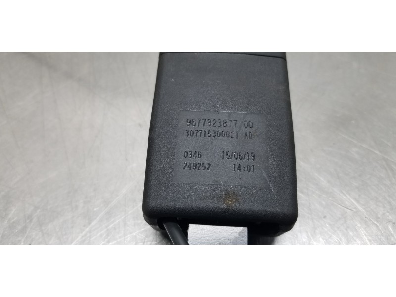 Recambio de enganche del cinturon delantero izq para peugeot partner kombi access referencia OEM IAM 96773238XX 9677323877  Recambio de enganche del cinturon delantero izq para peugeot partner kombi access referencia OEM IAM 96773238XX 9677323877