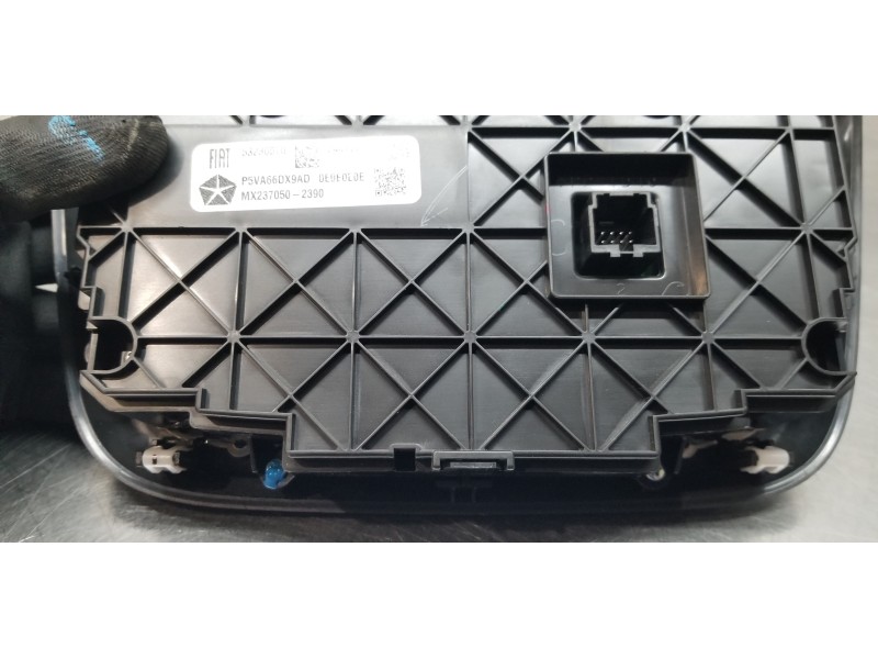 Recambio de mando climatizador para jeep compass ii longitude 4x4 referencia OEM IAM 53230570 P5VA66DX9AD 5VA66DX9AD