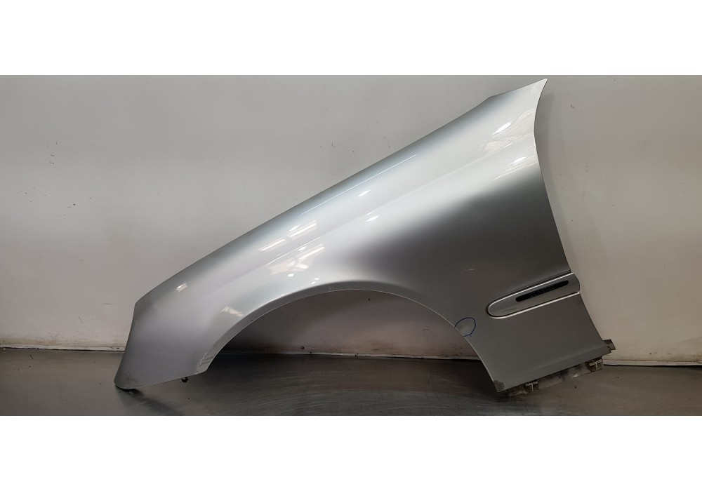 Recambio de aleta delantera izquierda para mercedes clase c (w203) berlina 220 cdi (203.006) referencia OEM IAM A2038800118  