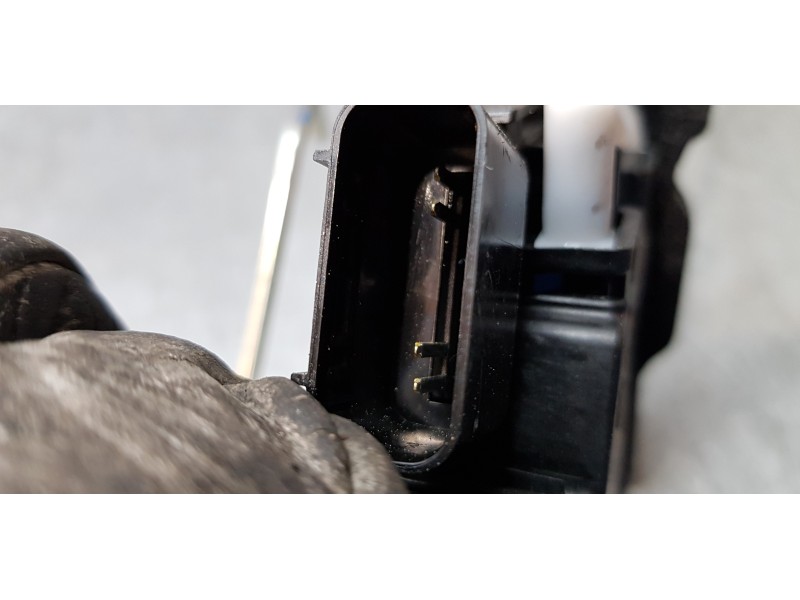 Recambio de cerradura puerta delantera derecha para hyundai i20 classic referencia OEM IAM 81320C8040  