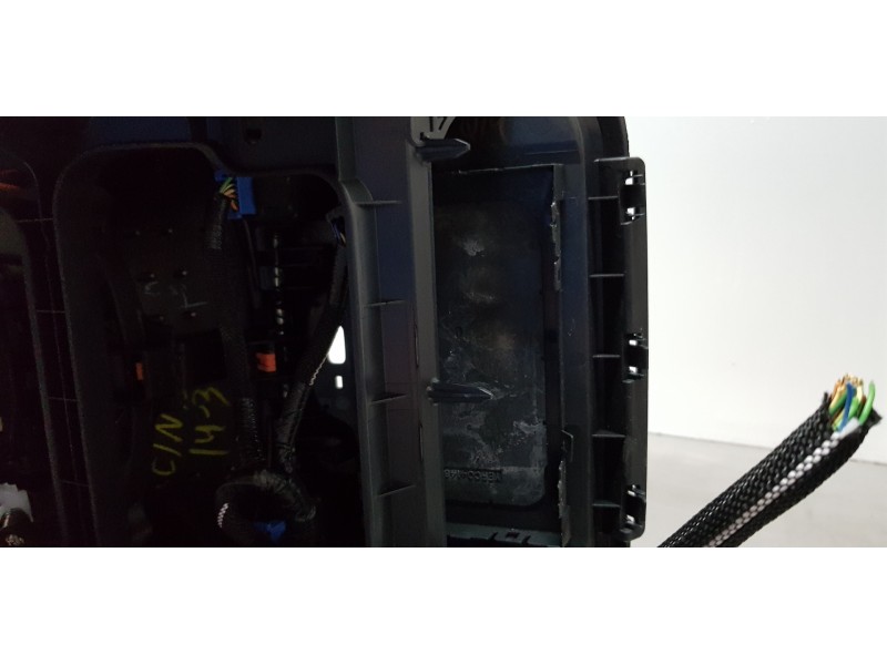 Recambio de apoyabrazos central para toyota corolla (e21) hybrid active referencia OEM IAM 5890502E70C4 5891002810C4 