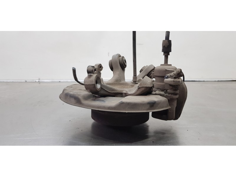 Recambio de mangueta trasera derecha para bmw serie 1 berlina (e81/e87) 116i referencia OEM IAM 33326774810  