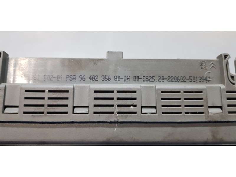 Recambio de caja reles / fusibles para citroen c5 berlina 2.0 hdi premier referencia OEM IAM 9637466180   Recambio de caja reles / fusibles para citroen c5 berlina 2.0 hdi premier referencia OEM IAM 9637466180