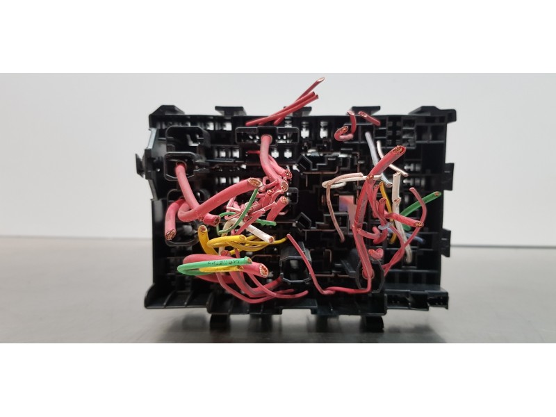 Recambio de caja reles / fusibles para renault megane iv berlina 5p experience referencia OEM IAM 243800453R  