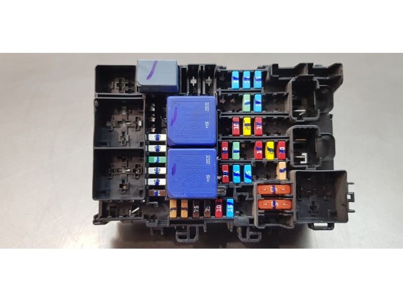 Recambio de caja reles / fusibles para renault megane iv berlina 5p experience referencia OEM IAM 243800453R  