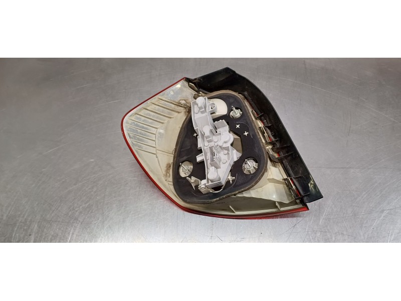 Recambio de piloto trasero derecho para bmw serie 1 berlina (e81/e87) 116i referencia OEM IAM 63217164956  