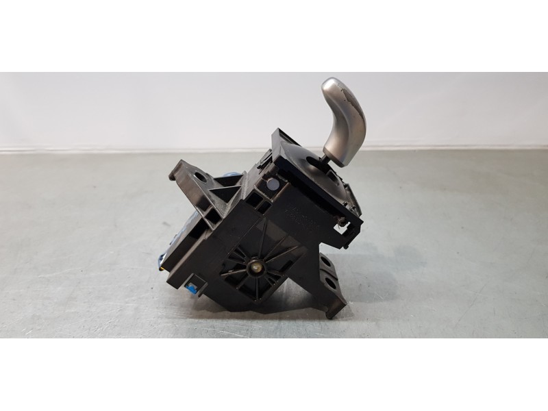 Recambio de palanca cambio para toyota auris touring sports (e18) hybrid advance referencia OEM IAM 75C583LHD  