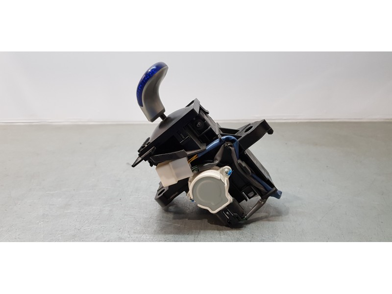 Recambio de palanca cambio para toyota auris touring sports (e18) hybrid advance referencia OEM IAM 75C583LHD  