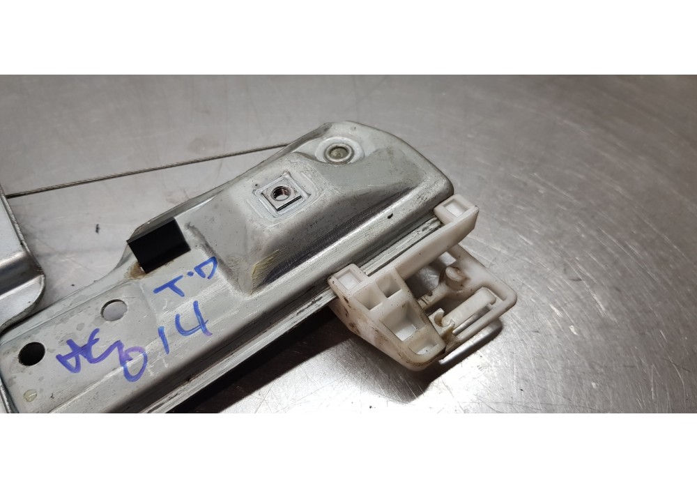 Recambio de elevalunas trasero derecho para renault megane ii classic berlina confort authentique referencia OEM IAM 8201010921  Recambio de elevalunas trasero derecho para renault megane ii classic berlina confort authentique referencia OEM IAM 8201010921