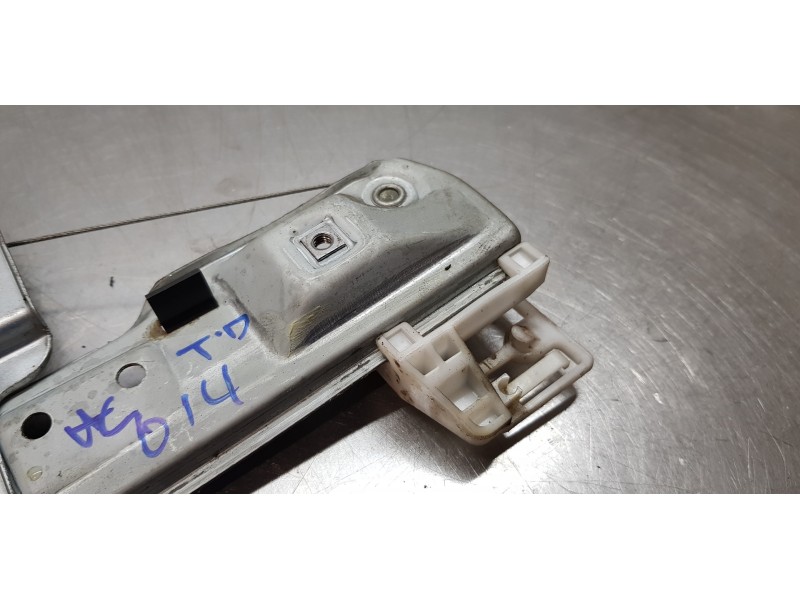 Recambio de elevalunas trasero derecho para renault megane ii classic berlina confort authentique referencia OEM IAM 8201010921  Recambio de elevalunas trasero derecho para renault megane ii classic berlina confort authentique referencia OEM IAM 8201010921