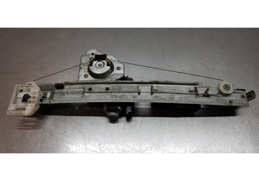 Recambio de elevalunas trasero derecho para renault megane ii classic berlina confort authentique referencia OEM IAM 8201010921  Recambio de elevalunas trasero derecho para renault megane ii classic berlina confort authentique referencia OEM IAM 8201010921