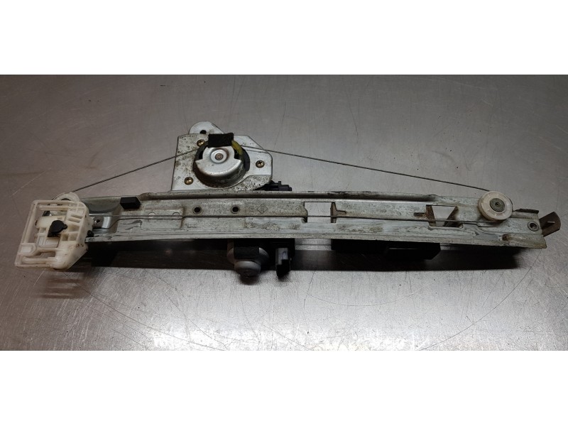 Recambio de elevalunas trasero derecho para renault megane ii classic berlina confort authentique referencia OEM IAM 8201010921  Recambio de elevalunas trasero derecho para renault megane ii classic berlina confort authentique referencia OEM IAM 8201010921