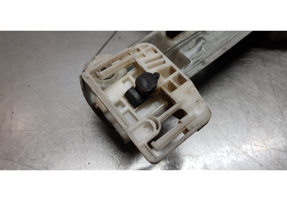 Recambio de elevalunas trasero derecho para renault megane ii classic berlina confort authentique referencia OEM IAM 8201010921  Recambio de elevalunas trasero derecho para renault megane ii classic berlina confort authentique referencia OEM IAM 8201010921