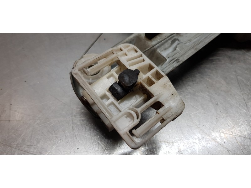 Recambio de elevalunas trasero derecho para renault megane ii classic berlina confort authentique referencia OEM IAM 8201010921  Recambio de elevalunas trasero derecho para renault megane ii classic berlina confort authentique referencia OEM IAM 8201010921