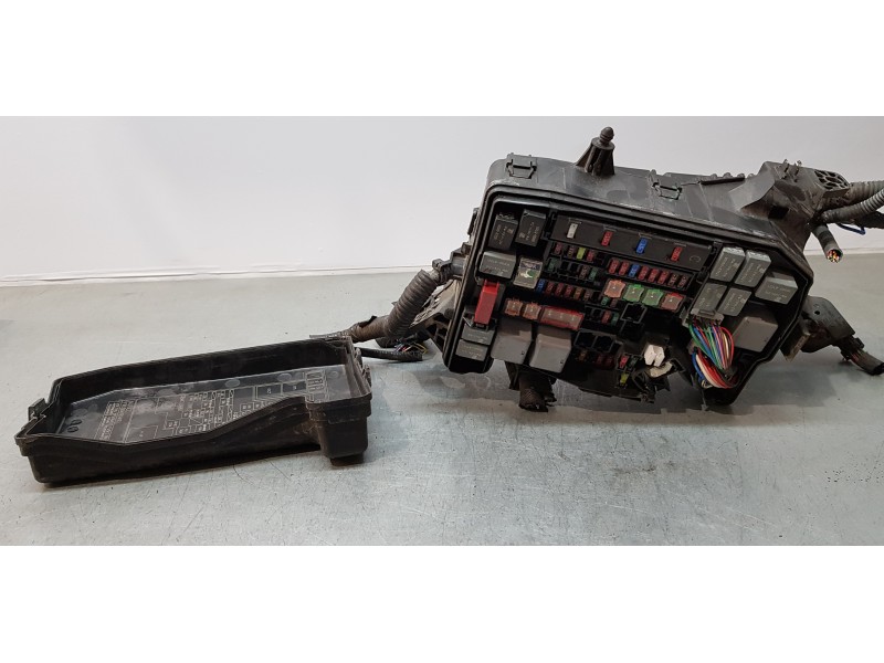 Recambio de caja reles / fusibles para toyota auris touring sports (e18) hybrid advance referencia OEM IAM 8266202590   Recambio de caja reles / fusibles para toyota auris touring sports (e18) hybrid advance referencia OEM IAM 8266202590