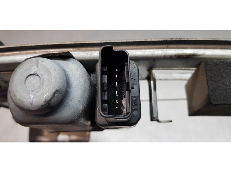 Recambio de elevalunas trasero derecho para renault megane ii classic berlina confort authentique referencia OEM IAM 8201010921  Recambio de elevalunas trasero derecho para renault megane ii classic berlina confort authentique referencia OEM IAM 8201010921