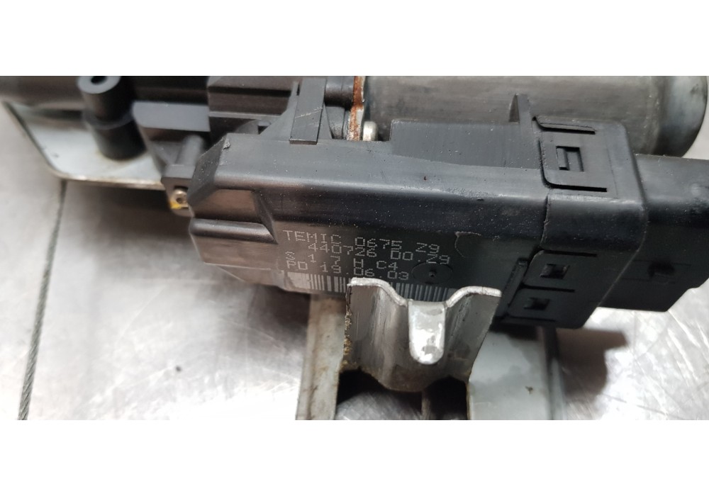 Recambio de elevalunas trasero derecho para renault megane ii classic berlina confort authentique referencia OEM IAM 8201010921  Recambio de elevalunas trasero derecho para renault megane ii classic berlina confort authentique referencia OEM IAM 8201010921