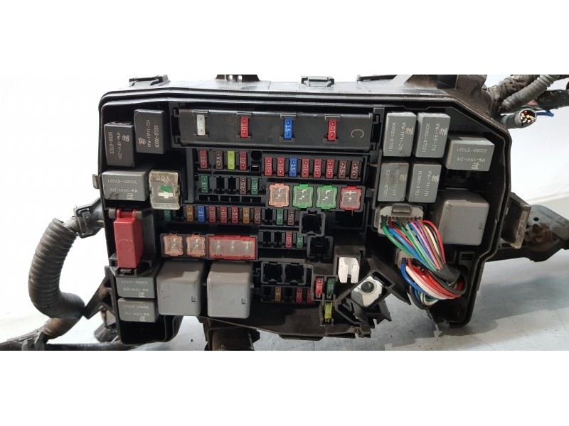 Recambio de caja reles / fusibles para toyota auris touring sports (e18) hybrid advance referencia OEM IAM 8266202590   Recambio de caja reles / fusibles para toyota auris touring sports (e18) hybrid advance referencia OEM IAM 8266202590