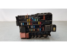 Recambio de caja reles / fusibles para renault laguna iii expression referencia OEM IAM 8200393836D
