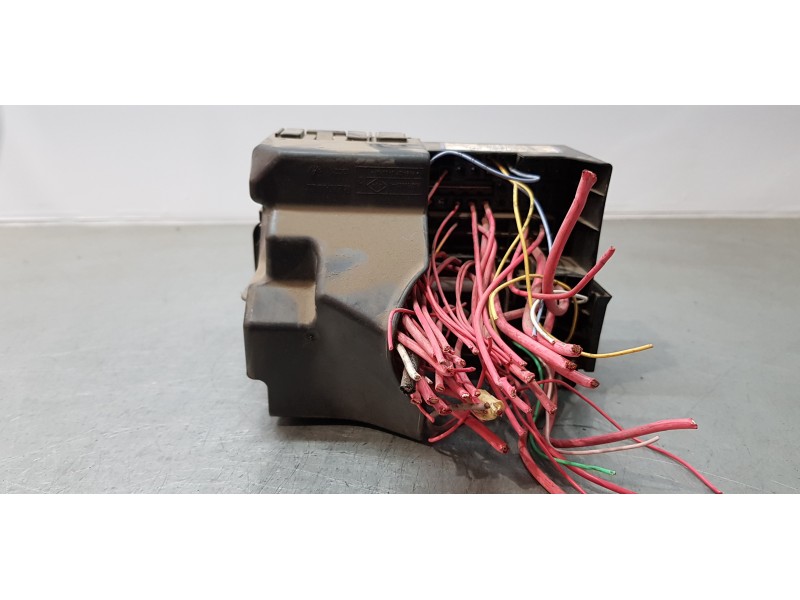 Recambio de caja reles / fusibles para renault laguna iii expression referencia OEM IAM 8200393836D  