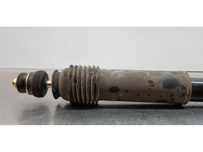 Recambio de amortiguador trasero derecho para ssangyong rodius xdi referencia OEM IAM 4530121000  