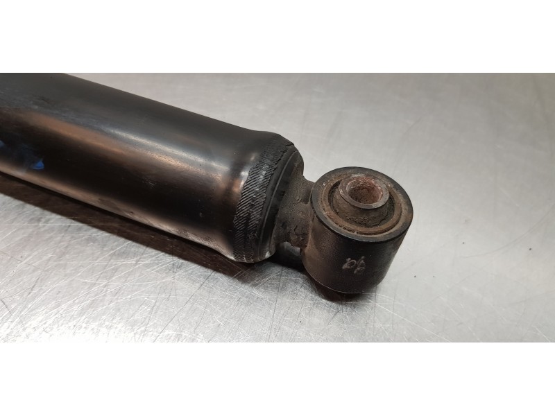 Recambio de amortiguador trasero derecho para ssangyong rodius xdi referencia OEM IAM 4530121000  