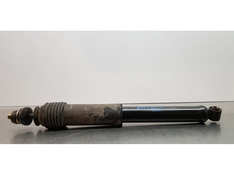 Recambio de amortiguador trasero izquierdo para ssangyong rodius xdi referencia OEM IAM 4530121000  
