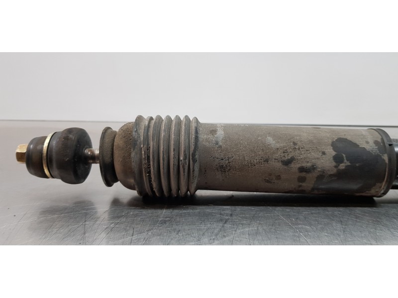 Recambio de amortiguador trasero izquierdo para ssangyong rodius xdi referencia OEM IAM 4530121000  