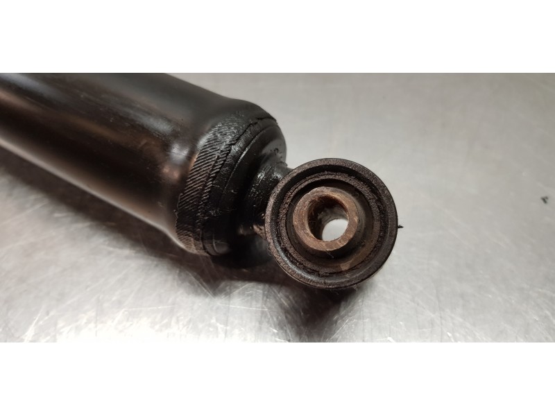 Recambio de amortiguador trasero izquierdo para ssangyong rodius xdi referencia OEM IAM 4530121000  